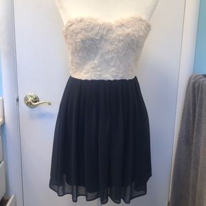 Elise Ryan flower and navy blue chiffon dress